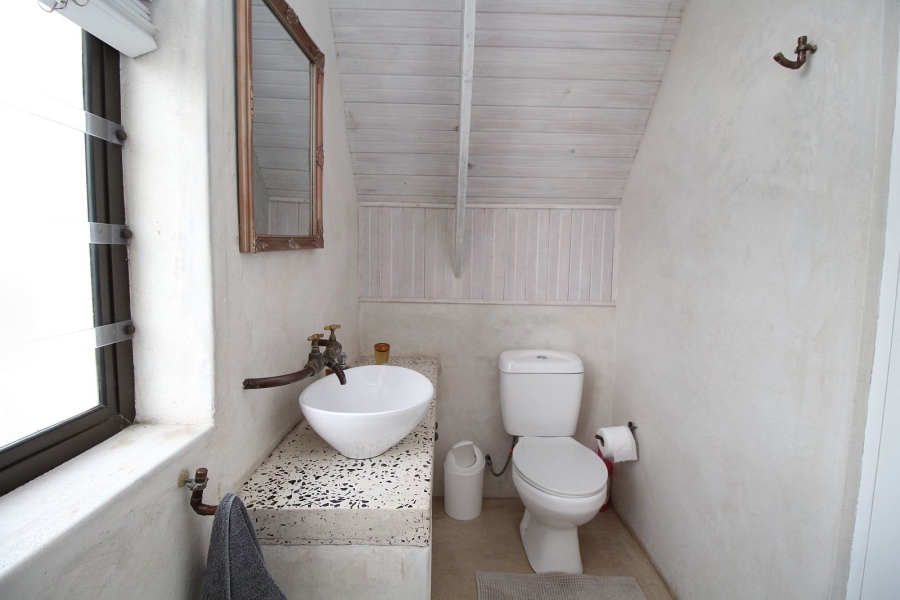 5 Bedroom Property for Sale in Middedorp Western Cape